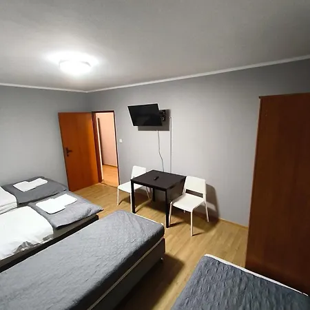 Zabkowickie Centrum Sportu I Rekreacji Sp. Z O. O. ホテル